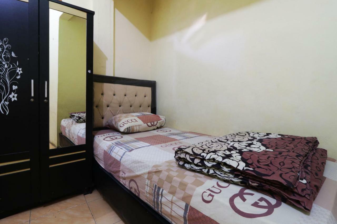 Wisma Yuli Syariah Hotell Medan Eksteriør bilde