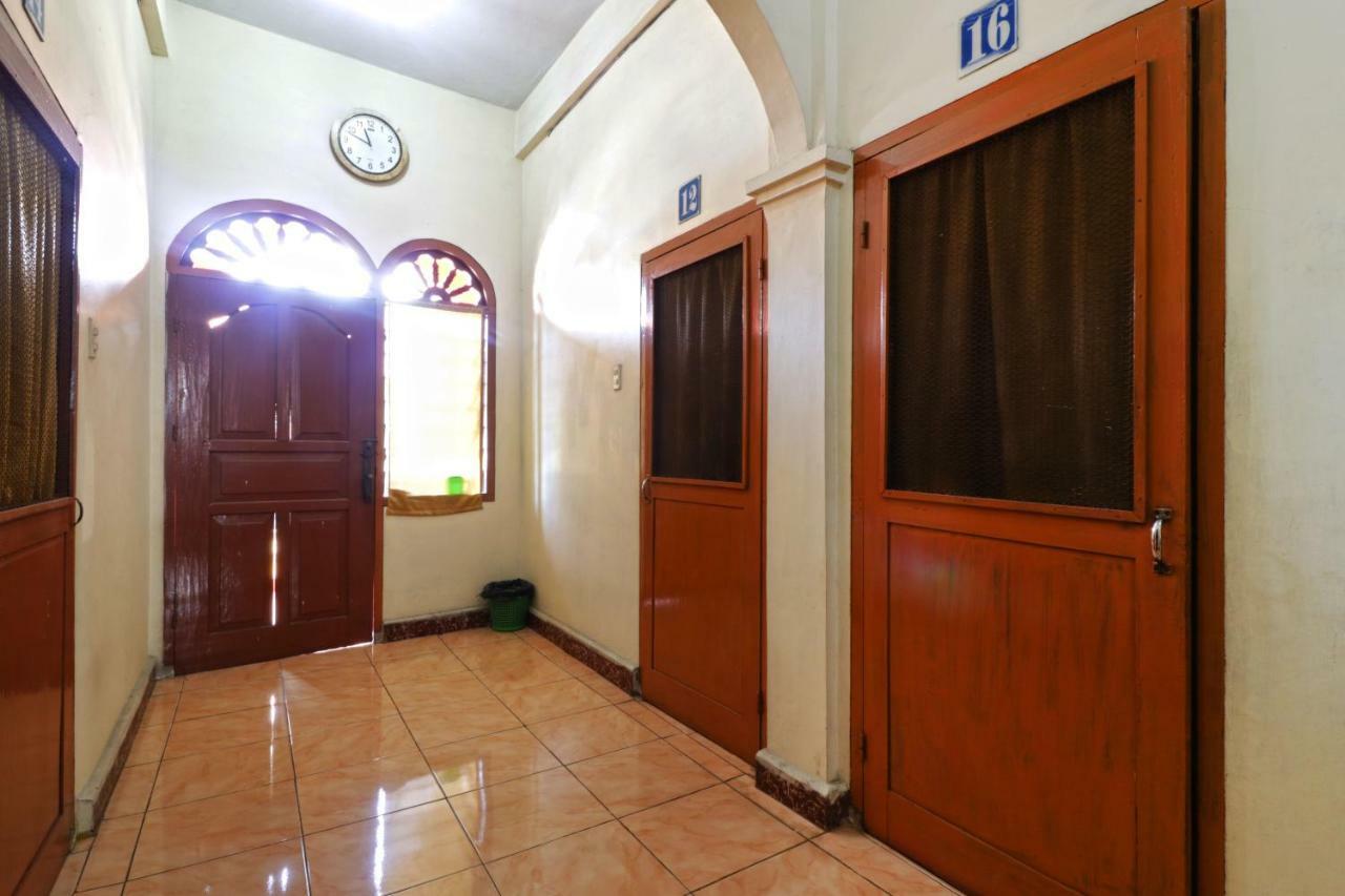 Wisma Yuli Syariah Hotell Medan Eksteriør bilde