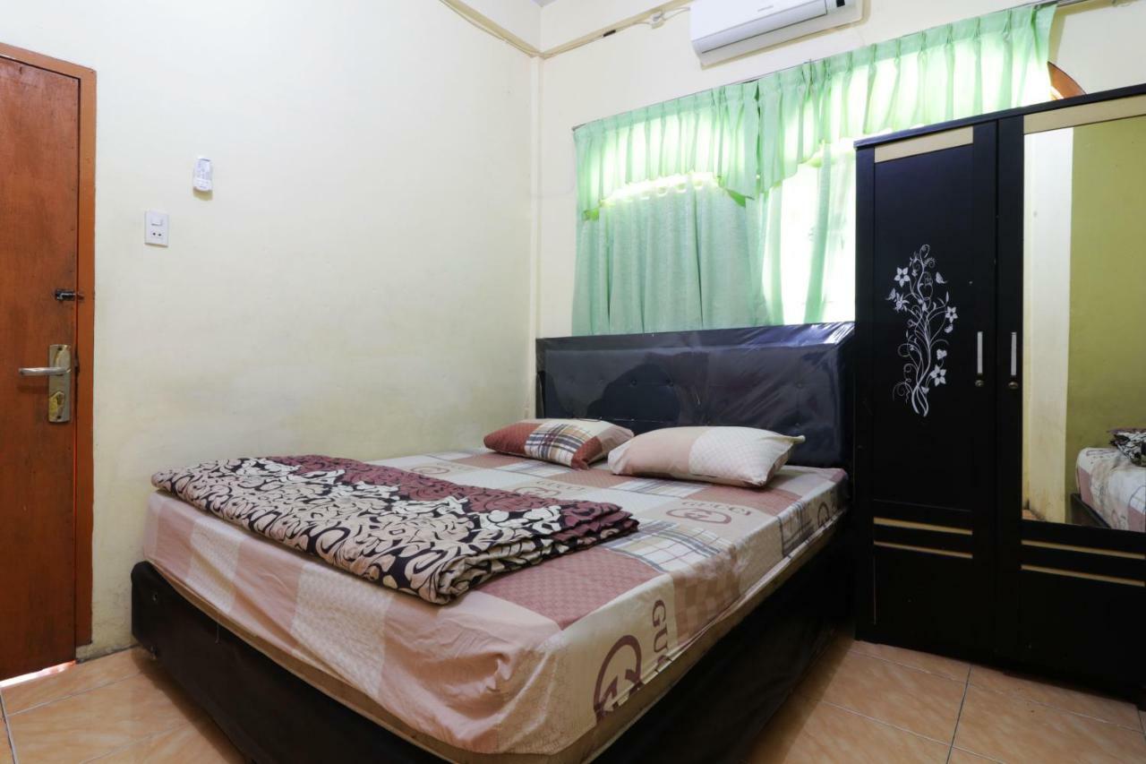 Wisma Yuli Syariah Hotell Medan Eksteriør bilde