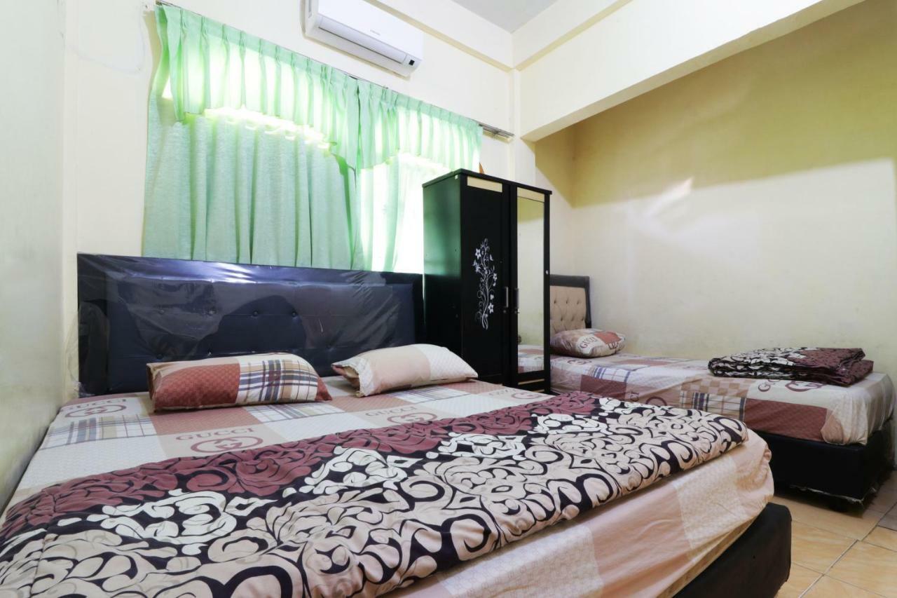 Wisma Yuli Syariah Hotell Medan Eksteriør bilde